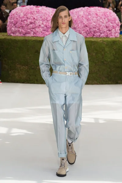 Look 3